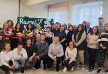 „Ruszaj w swoją podróż” – Słuchacze 4 LZ1 żegnają szkołę